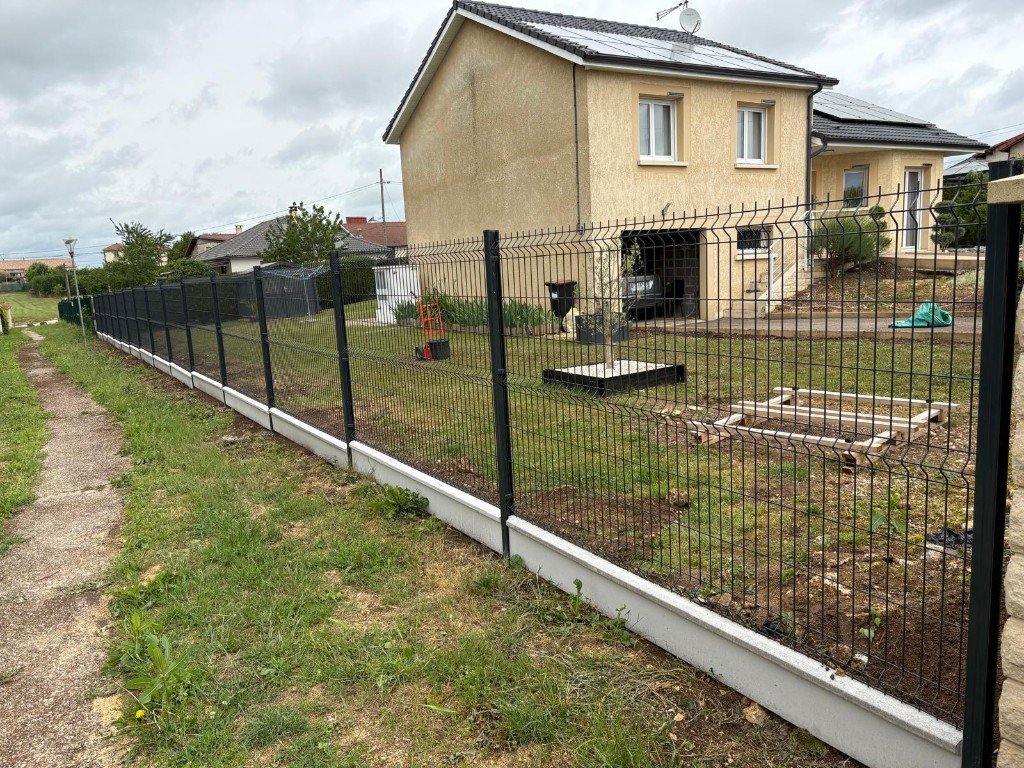 Clôture autour d’une résidence réalisé par ATPaysage